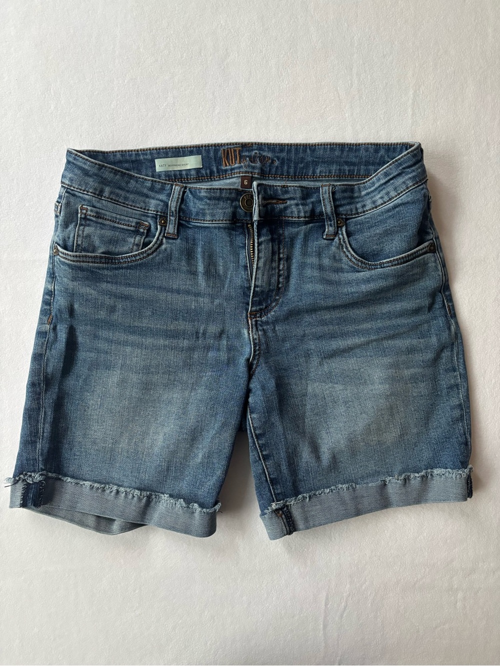 Kut from the Kloth Women's Katy boyfriend shorts Rolled-Hem Denim - Picture 2 of 6